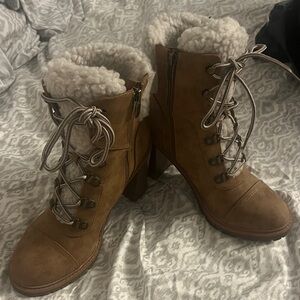 Chic Tan Lace-Up Heeled Boots